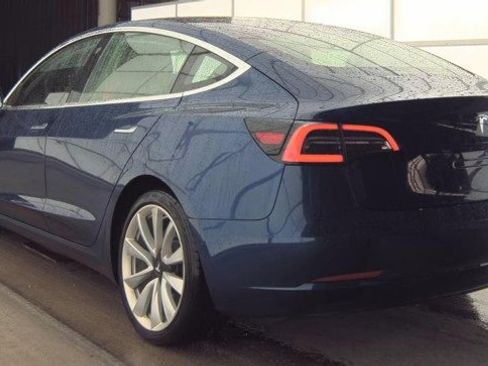 Used 2018 Tesla Model 3 Long Range image 2