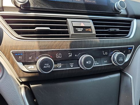 Used 2018 Honda Accord Touring image 17
