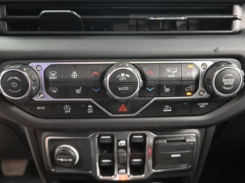 Used 2025 Jeep Wrangler Unlimited Sahara AWD/4WD image 22