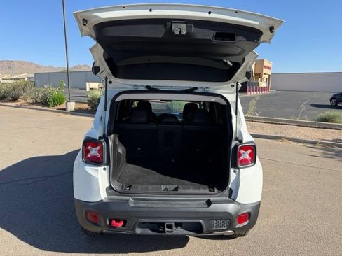 Used 2022 Jeep Renegade Trailhawk w/ Trailer Tow Group AWD/4WD image 36