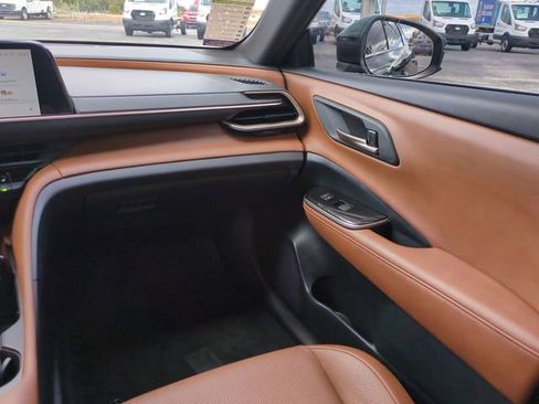 Used 2025 Toyota Crown Signia image 19