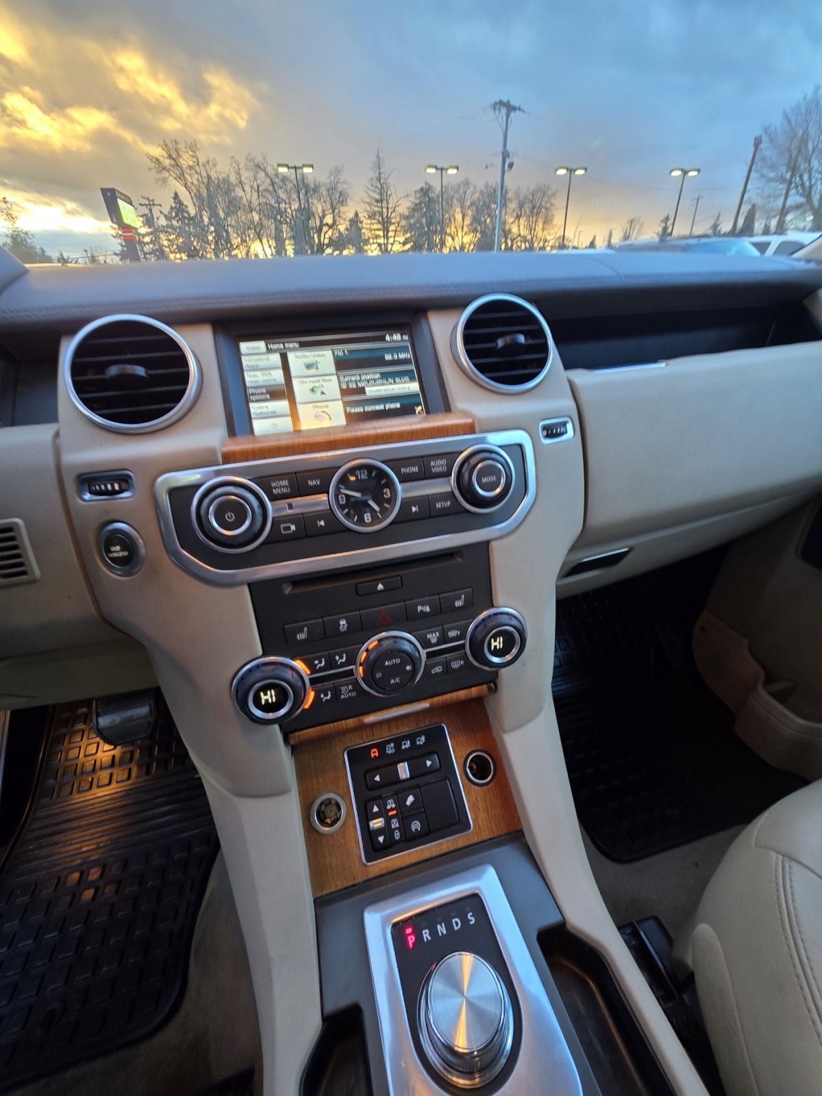Used 2015 Land Rover LR4 HSE AWD/4WD image 12