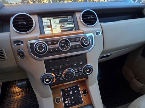 Used 2015 Land Rover LR4 HSE image 12