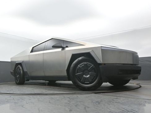 Used 2024 Tesla Cybertruck AWD Crew Cab image 27