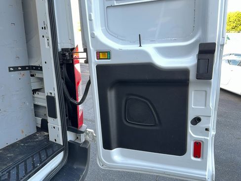 Used 2018 Ford Transit 250 148 Medium Roof RWD image 21