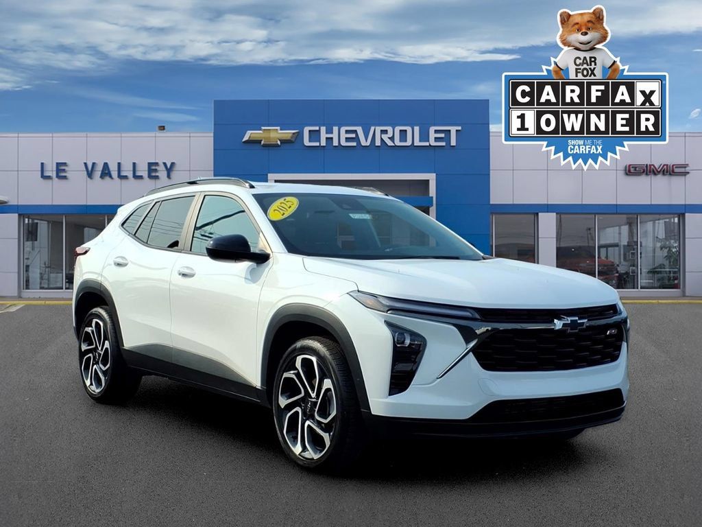 Used 2025 Chevrolet Trax RS w/ Driver Confidence Package FWD image 1