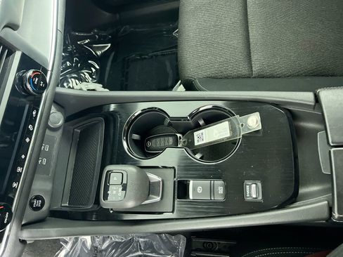 Used 2024 Nissan Rogue SV FWD image 22