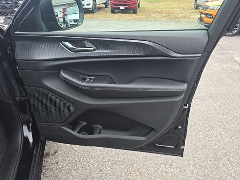 New 2025 Jeep Grand Cherokee Laredo X image 10