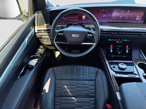Used 2025 Cadillac Escalade Sport Platinum AWD/4WD image 18
