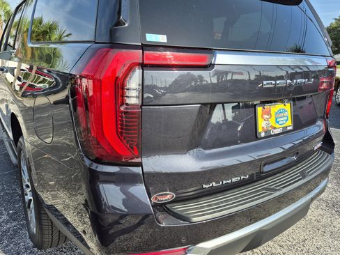 Used 2025 GMC Yukon XL Denali AWD/4WD image 9