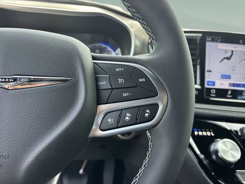 New 2026 Chrysler Pacifica Select image 28