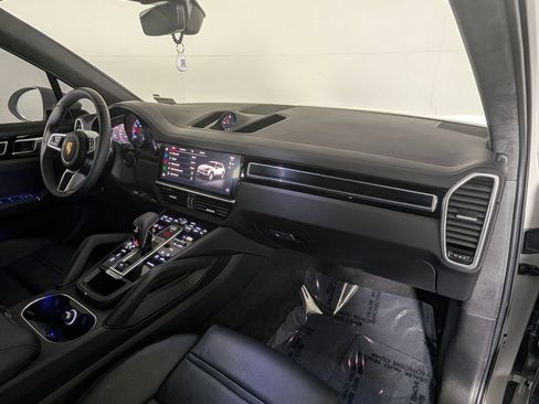 Certified 2023 Porsche Cayenne GTS AWD/4WD image 19