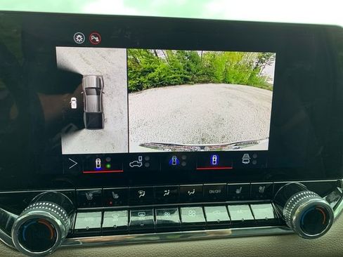 Used 2025 GMC Canyon Denali AWD/4WD image 24