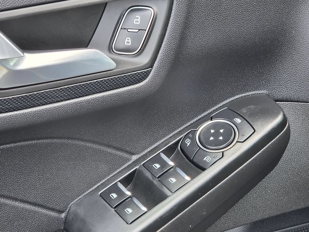 Used 2025 Ford Escape ST-Line AWD/4WD image 13