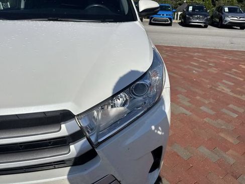 Used 2018 Toyota Highlander LE FWD image 22