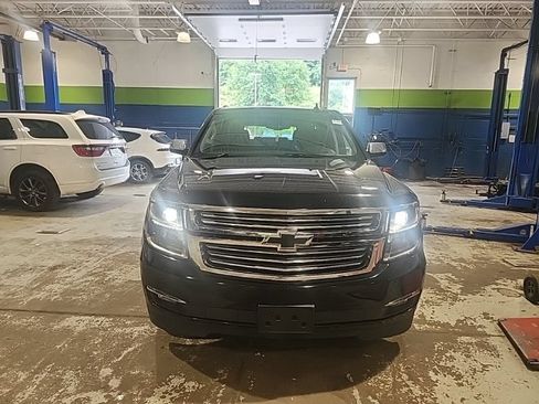 Used 2019 Chevrolet Suburban Premier AWD/4WD image 2