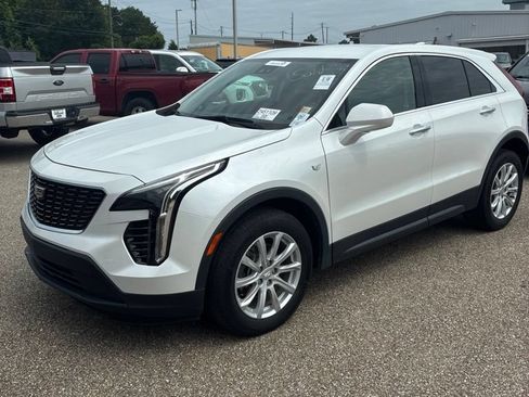 Used 2021 Cadillac XT4 Luxury w/ Cold Weather Package FWD image 1