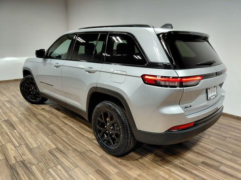 Certified 2025 Jeep Grand Cherokee Altitude image 22