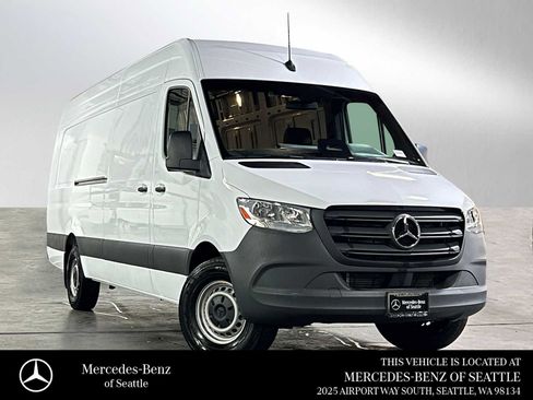 Used 2025 Mercedes-Benz Sprinter 2500 image 1