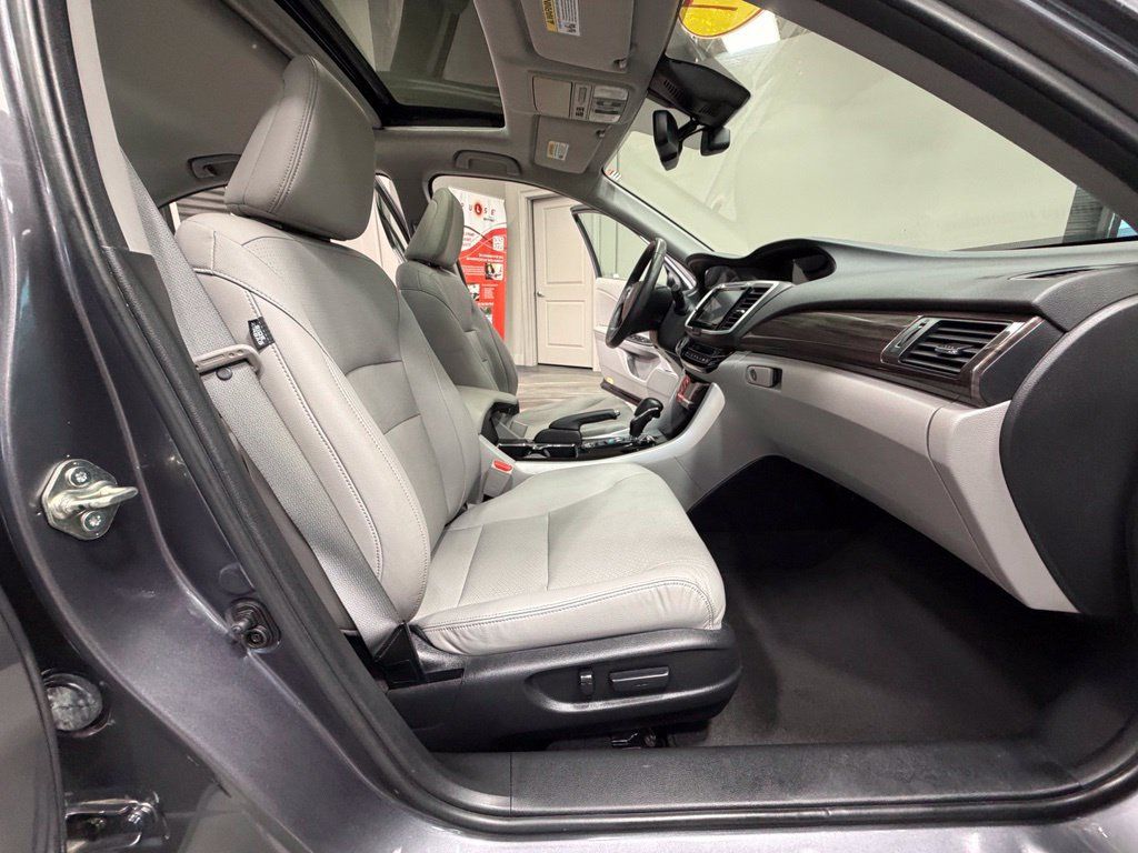 Used 2017 Honda Accord Touring image 47