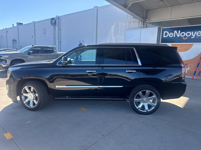 Used 2020 Cadillac Escalade Premium Luxury AWD/4WD image 2