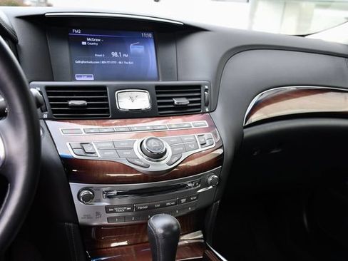 Used 2015 INFINITI Q70 3.7 w/ Deluxe Touring Package AWD/4WD image 22