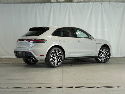 Certified 2025 Porsche Macan image 7