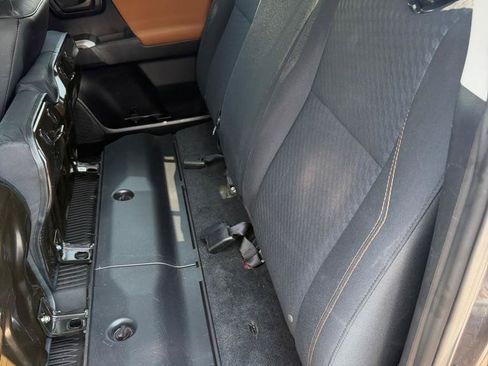 Used 2020 Toyota Tacoma SR5 RWD image 9