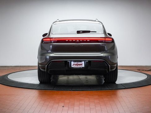 Certified 2025 Porsche Macan 4S Electric image 6