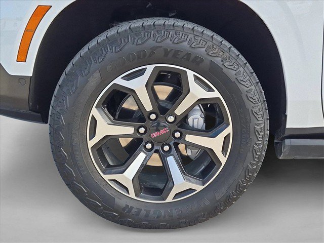 Used 2025 GMC Yukon AT4 w/ AT4 Premium Plus Package AWD/4WD image 27