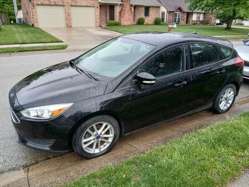 Used 2017 Ford Focus SE FWD image 3