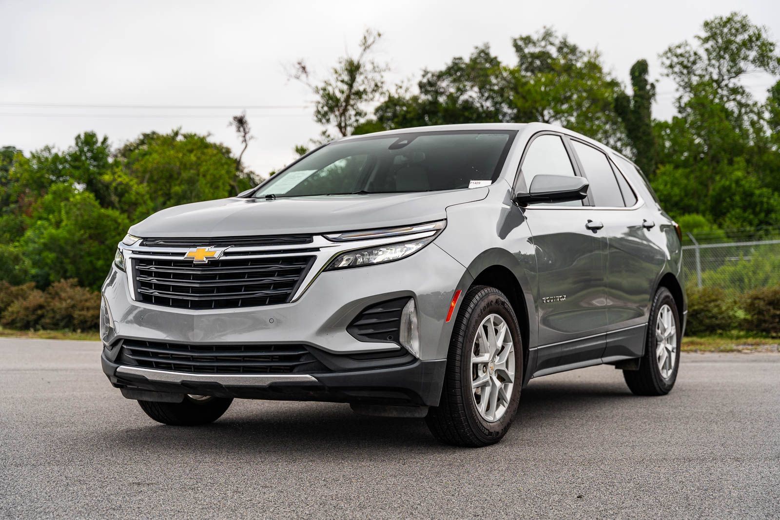 Used 2024 Chevrolet Equinox LT w/ Driver Convenience Package FWD image 3