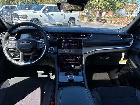 New 2025 Jeep Grand Cherokee L Altitude image 13