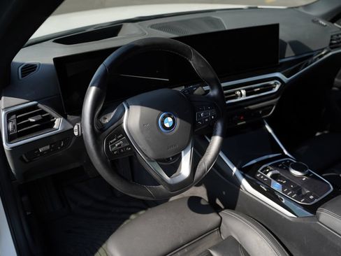 Used 2024 BMW i4 xDrive40i w/ Premium Package AWD/4WD image 9