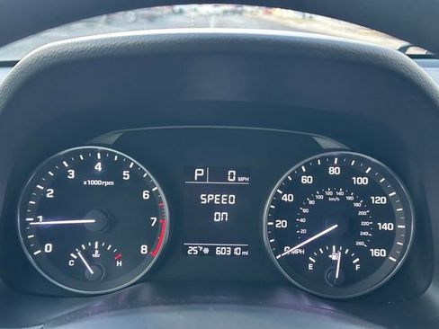 Used 2017 Hyundai Elantra SE image 40