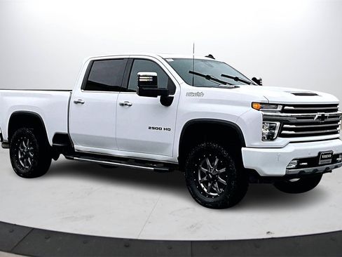 Used 2020 Chevrolet Silverado 2500 High Country w/ Technology Package image 2