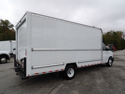 Used 2021 GMC Savana 3500 Extended w/ Power Convenience Package image 8