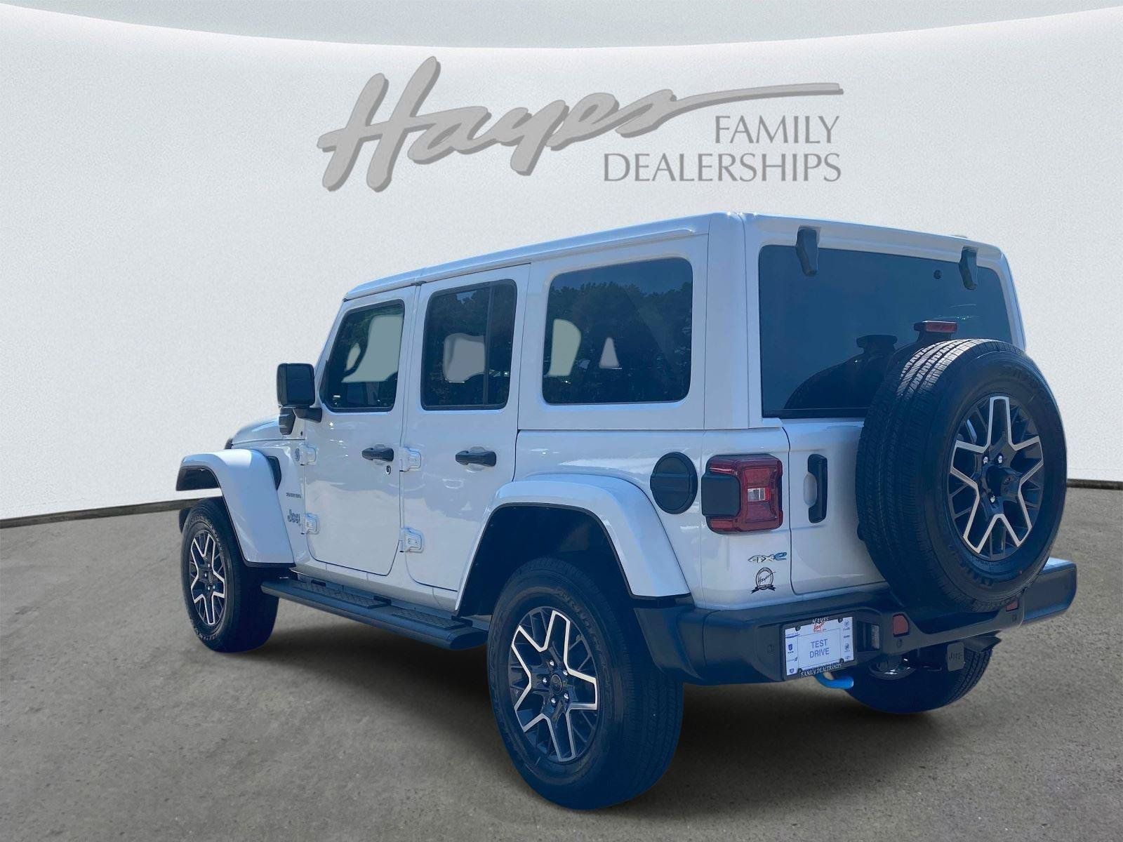 Used 2024 Jeep Wrangler Unlimited Sahara w/ Safety Group AWD/4WD image 7