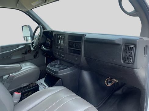 Used 2014 Chevrolet Express 3500 Extended RWD image 17