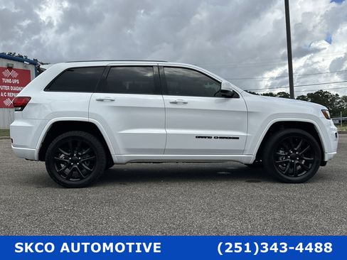 Used 2020 Jeep Grand Cherokee Altitude image 6