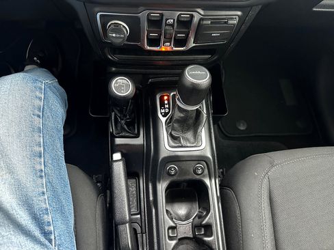 Used 2021 Jeep Gladiator Sport image 14