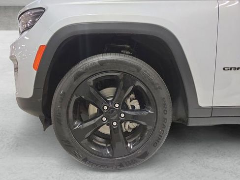 Used 2022 Jeep Grand Cherokee Altitude image 23