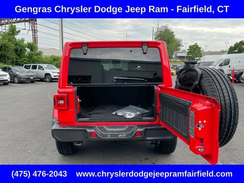 Certified 2025 Jeep Wrangler Unlimited Sahara AWD/4WD image 30