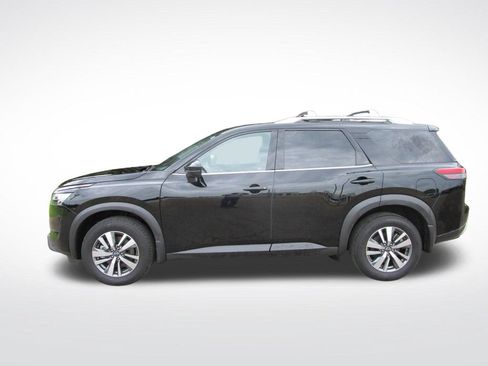 Used 2024 Nissan Pathfinder SL FWD image 3