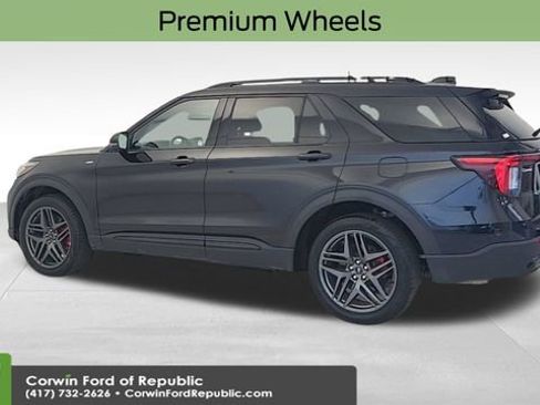 Used 2025 Ford Explorer ST-Line w/ ST-Line Street Pack image 6