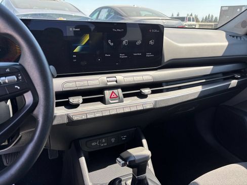 Used 2025 Kia K4 FWD image 17
