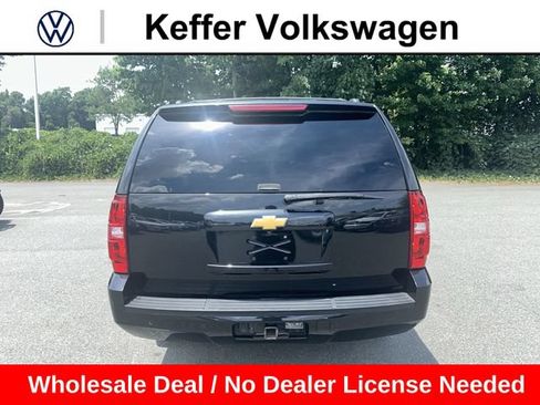 Used 2013 Chevrolet Suburban LT w/ Luxury Package AWD/4WD image 4