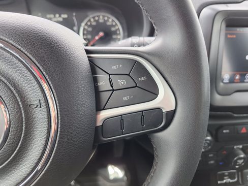 Used 2020 Jeep Renegade Latitude FWD image 29