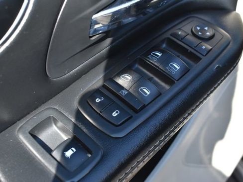 Used 2019 Dodge Grand Caravan SXT FWD image 18