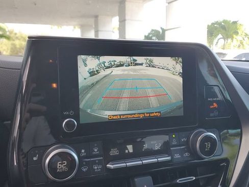 Used 2024 Toyota Highlander XLE FWD image 26